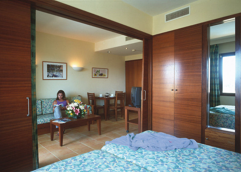 Hotel Illot Suites กาลารัตจาดา ภายนอก รูปภาพ